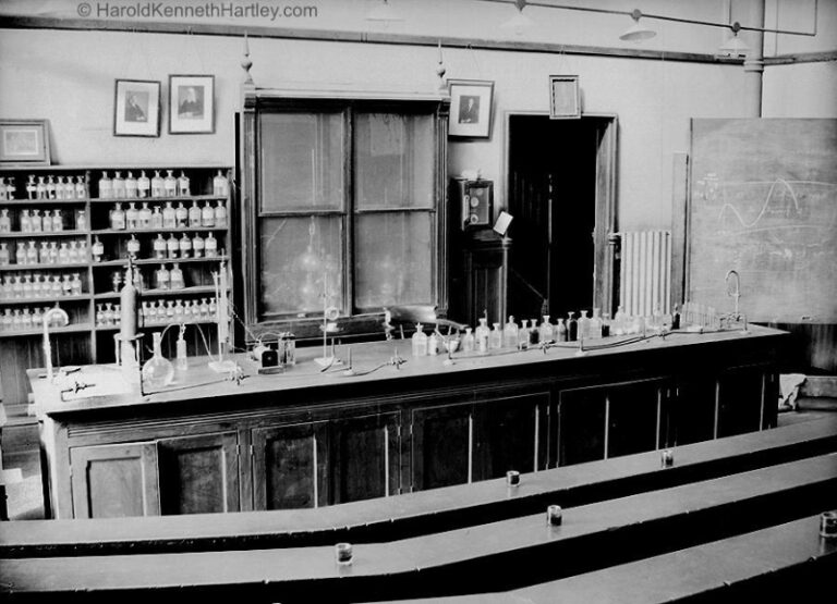 Manchester Grammar school chemistry lab. c1924